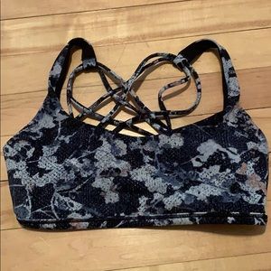 Lululemon Free To Be Wild bra size 6